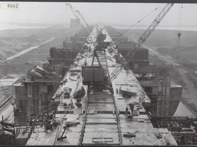 Spuisluizen Haringvliet – Stellendam