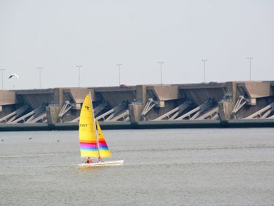 Spuisluizen Haringvliet – Stellendam