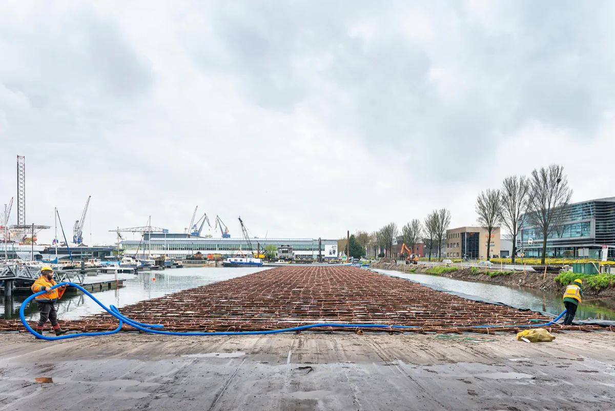 Invloed van getijden en open water