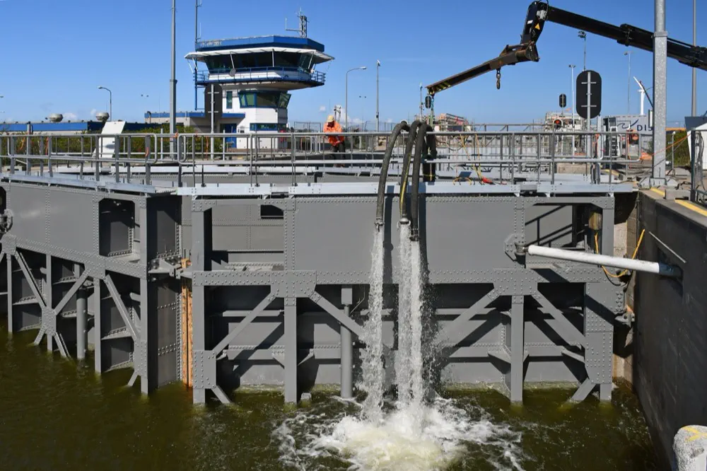 Stevinsluis, Den Oever renovatie Afsluitdijk