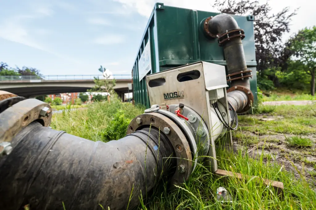 Pijpaansluiting van een filterbemaling bij project Oosterhout